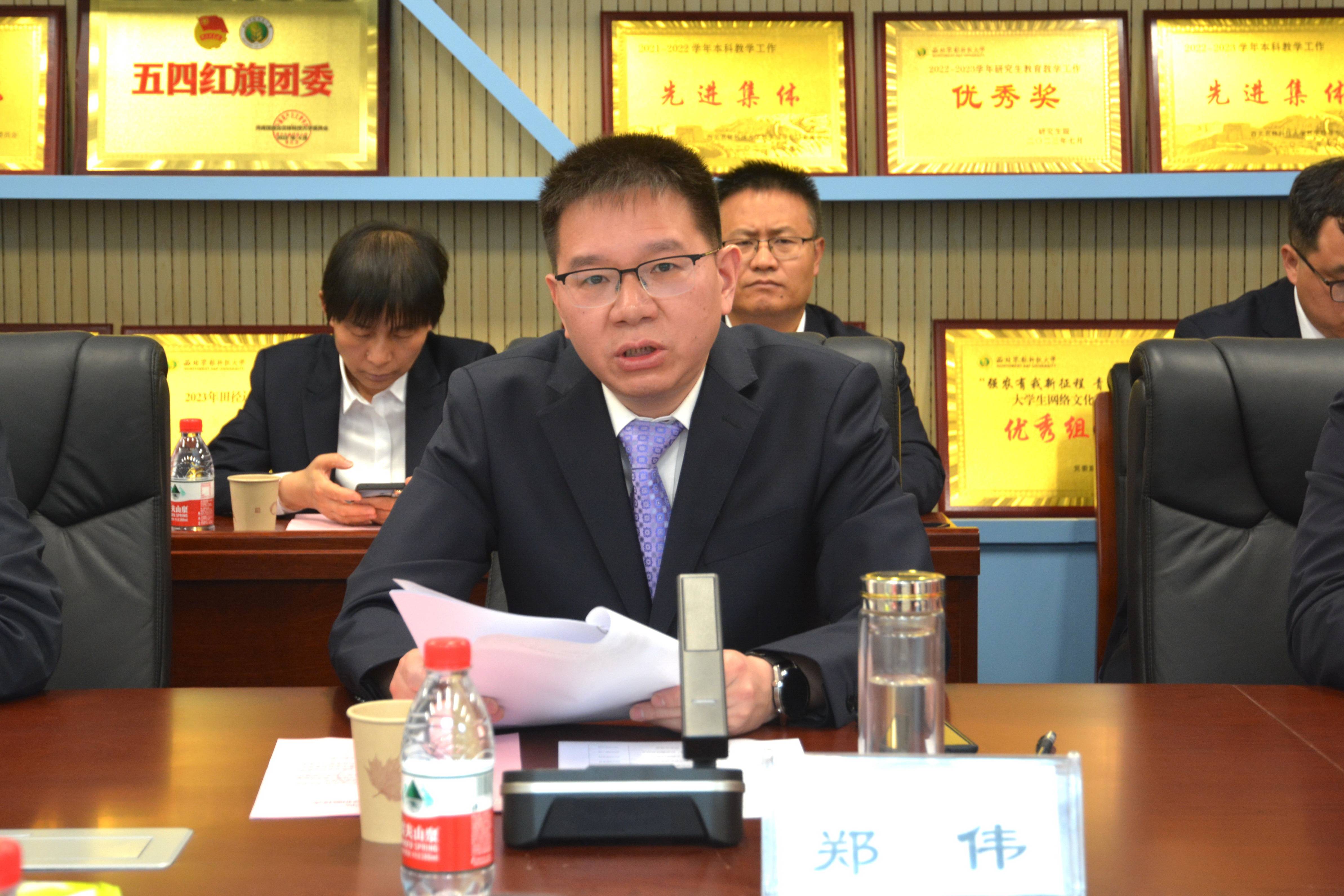 3.成人影视片
党委书记郑伟介绍校庆工作安排及“李仪祉基金”捐赠情况(1).jpg